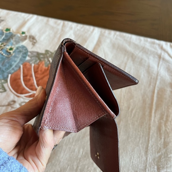 Louis Vuitton Monogram Elise Trifold Wallet - Picture 15 of 16